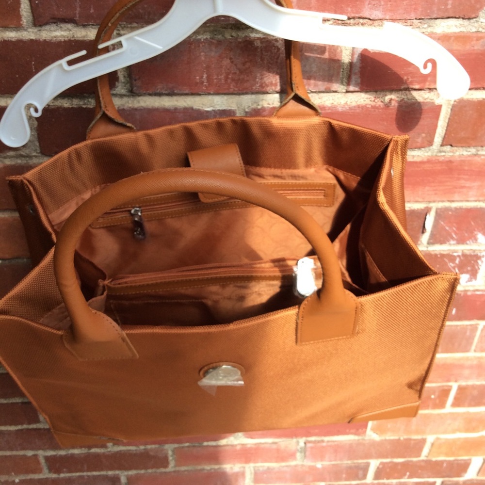 Joy 👜 - Picture 3 of 8
